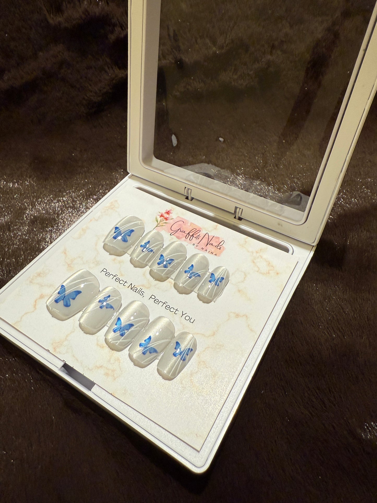 GN60 - Azure Butterfly Cateye (Blue/White)