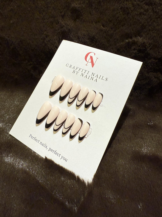 GN05 - Wavy Black Outline (Nude/Black)